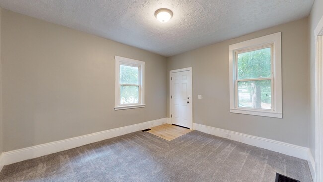 Building Photo - 2967 W 38th St