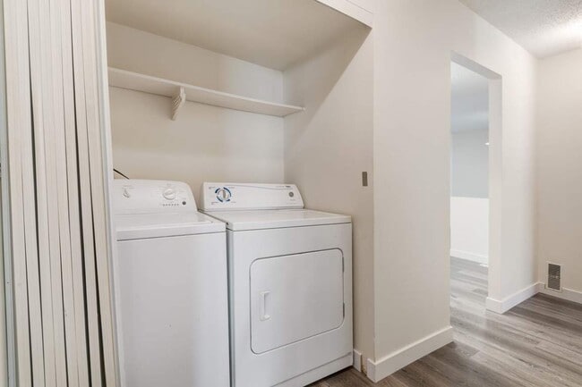 Building Photo - Huntington Hill Coach Homes