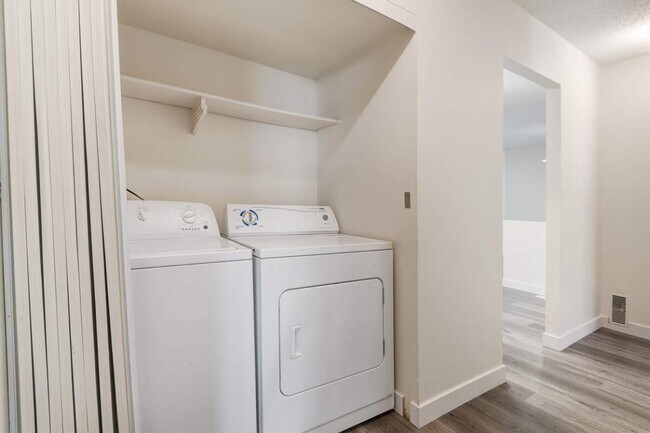 Photo du bâtiment - Huntington Hill Coach Homes