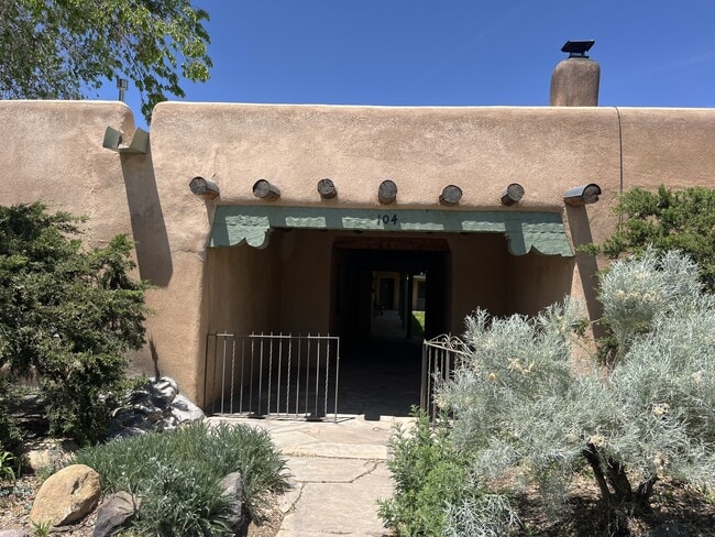 Building Photo - 104 Padre Martinez Ln