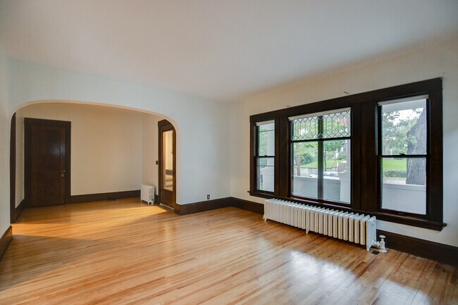 Living Room with entrance - 2433 W 22nd St - #1 Lower
