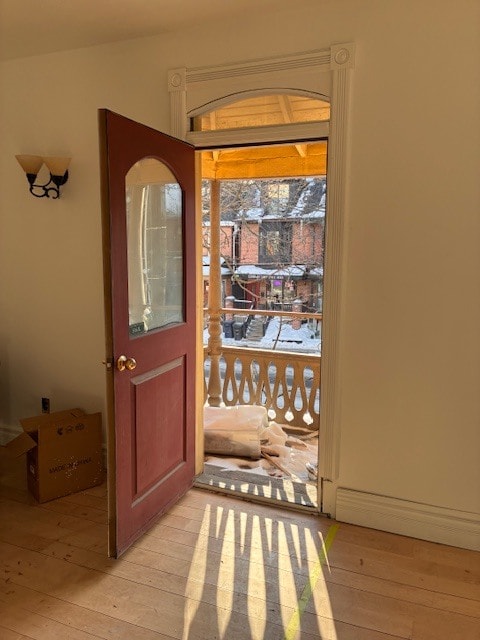 porte-balcon - 561 Parliament St