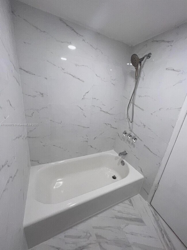 Foto del edificio - 310 Fontainebleau Blvd
