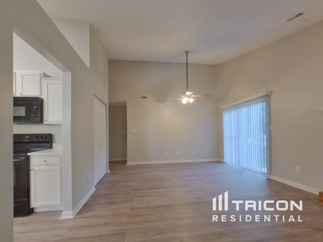 Building Photo - 6617 Flat Rock Dr