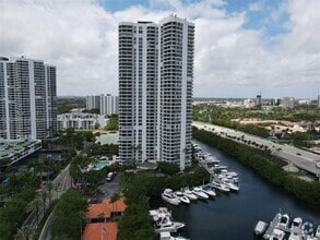 Building Photo - 3500 Mystic Pointe Dr