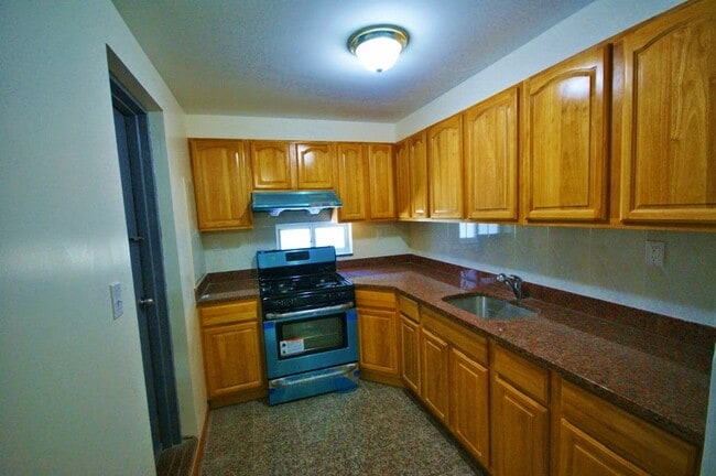detached kitchen - 451 51st St