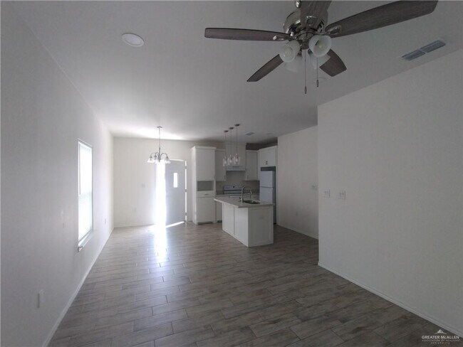 Building Photo - 16 Valley N Cir