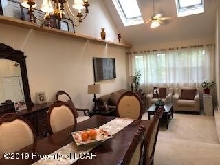 Foto del edificio - 12 Rockledge Dr