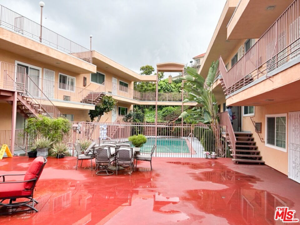 3750 Stocker St Unit 204, Los Angeles, CA 90008 Room for Rent in Los