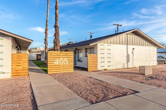 Building Photo - 405 S Priest Dr