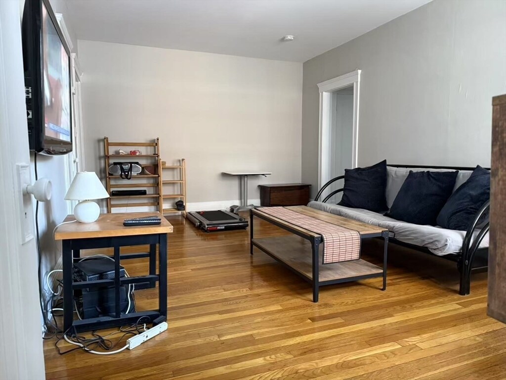 Foto principal - 1699 Cambridge St