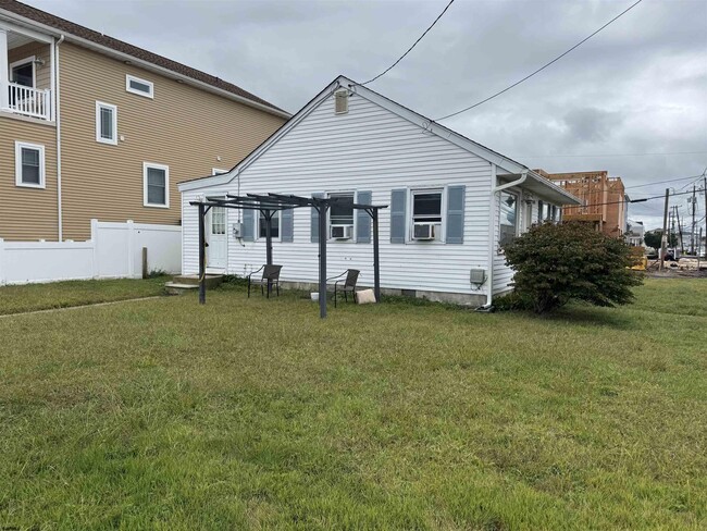 Building Photo - 3500 Bayshore Ave