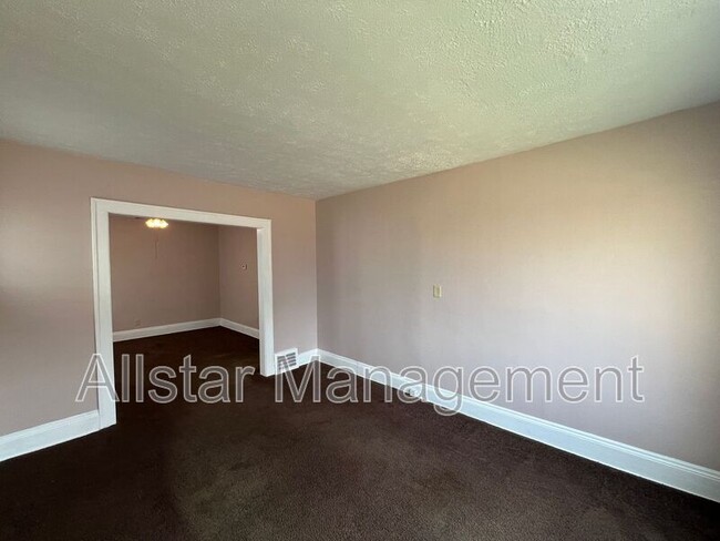 Building Photo - 3043 W 116th St