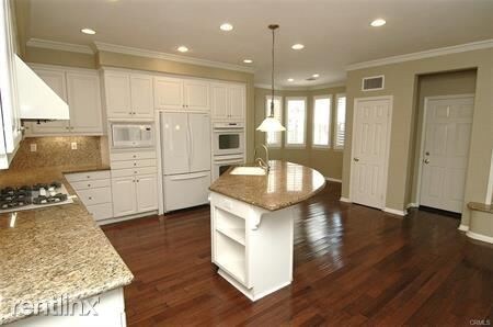 Foto del edificio - 5 br, 4 bath House - 16 Modesto