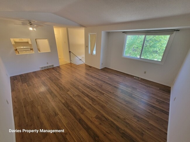 Building Photo - 403 Willow Ct NW