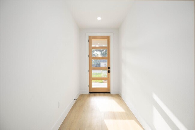 Building Photo - 2115 Dan St