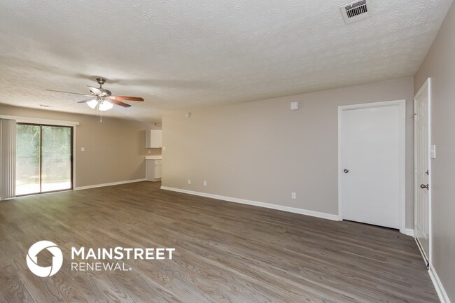 Foto del edificio - 4585 Old Lake Dr