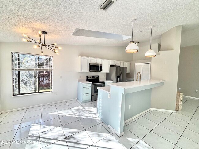 Foto del edificio - 1626 Lara St NE