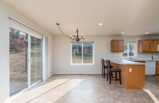 Building Photo - Beautiful Home In Puget Neighborhood