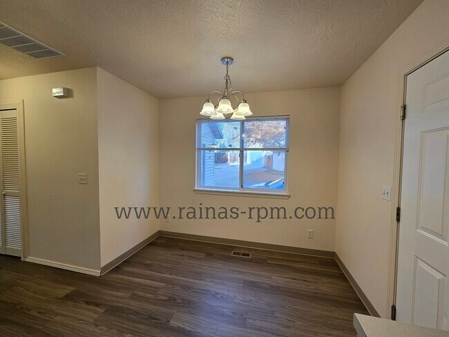 Foto del edificio - 1885 N Allumbaugh St