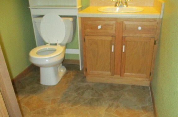 Building Photo - 3 Bed 2.5 Bath Fenced In Duplex, Waynesvil...