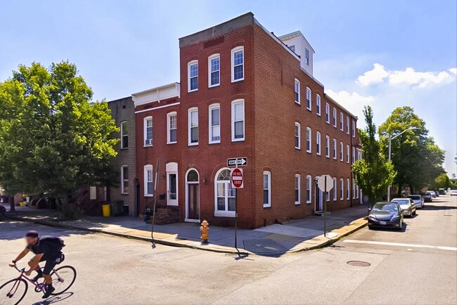 Building Photo - 1 E Randall St