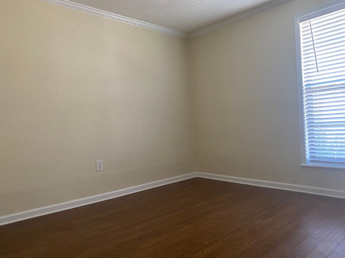 Foto principal - Beautiful Lake Plaza 1 Bedroom / 1 Bath Co...