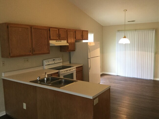 Foto del edificio - 3311 Whispering Woods Drive