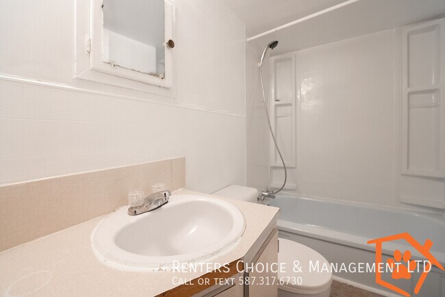 Photo du bâtiment - Pet friendly Basement Suite,With Laundry, Utilities Included