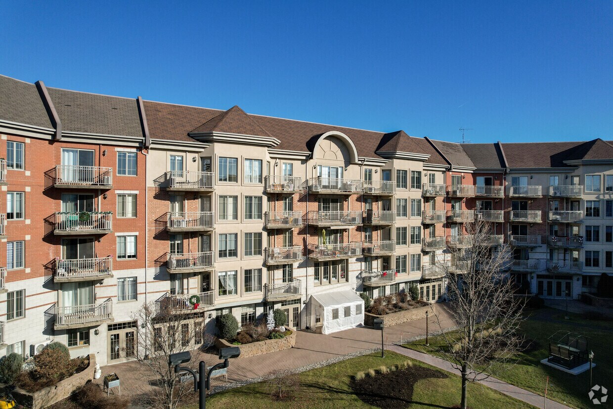 Le Cavalier Apartments 100800 Gagné Montréal, QC