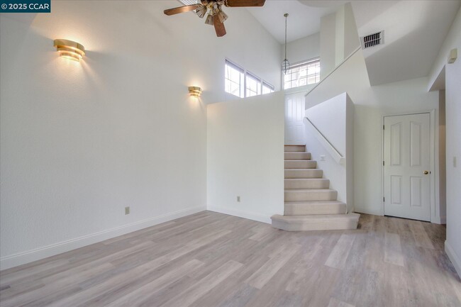 Building Photo - 5070 E Lakeshore Dr