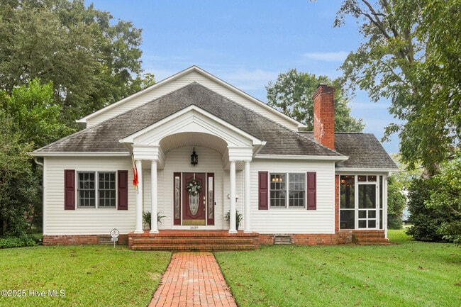 Building Photo - 1609 Lucerne Way