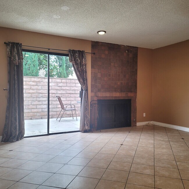 9047 Willis Ave, Los Angeles, CA 91402 Townhome Rentals in Los