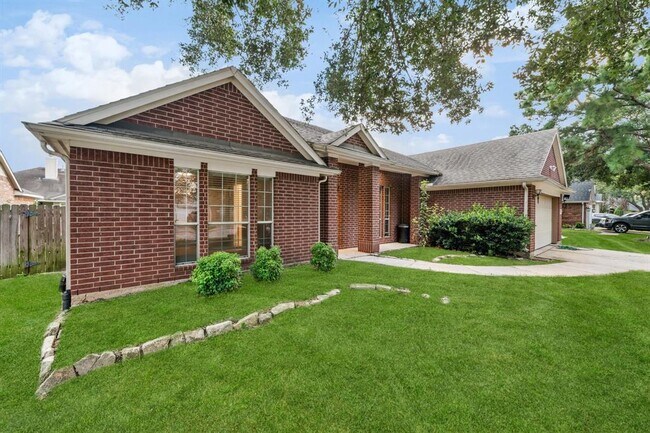 Building Photo - 18111 Dovefield Ln