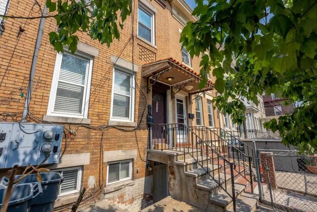 Building Photo - 6039 Palisade Ave