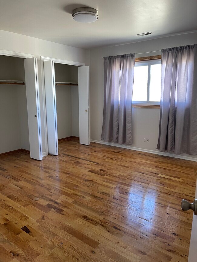 Primary bedroom - 8833 N Greenwood Ave