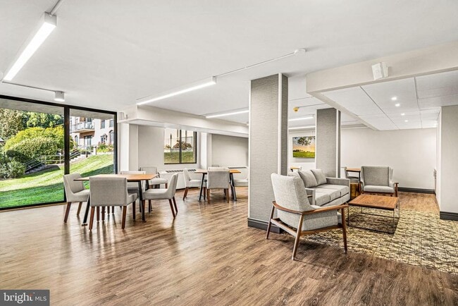 Building Photo - 801 Yale Ave