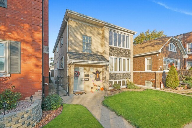 Building Photo - 6226 S Parkside Ave