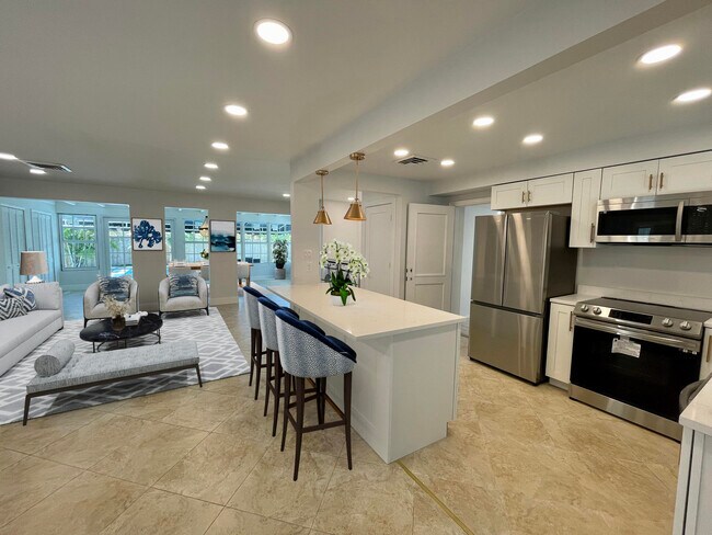 Building Photo - 360 Alhambra Pl