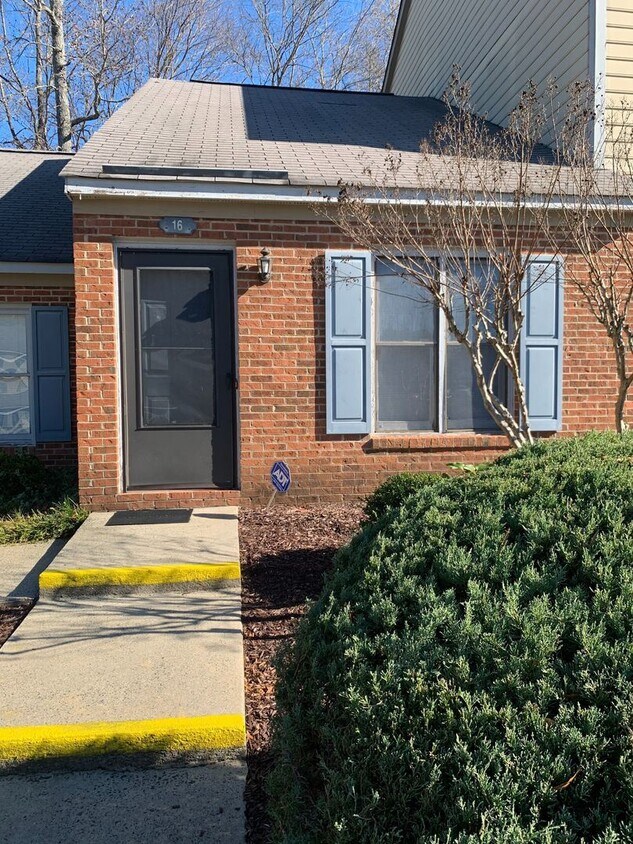 Primary Photo - 1 br, 1 bath House - 16 Justin Court