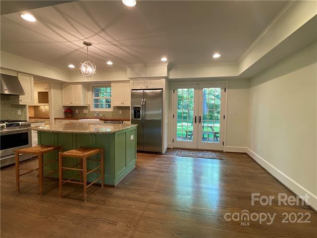 Building Photo - 821 Greentree Dr