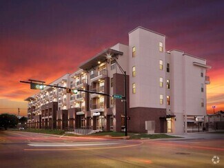 Building Photo - 108 N US Hwy 377