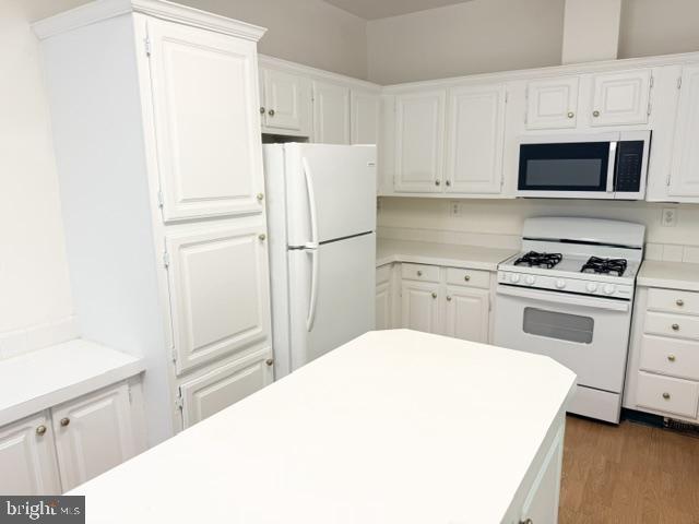 Building Photo - 7500 Cove Point Way