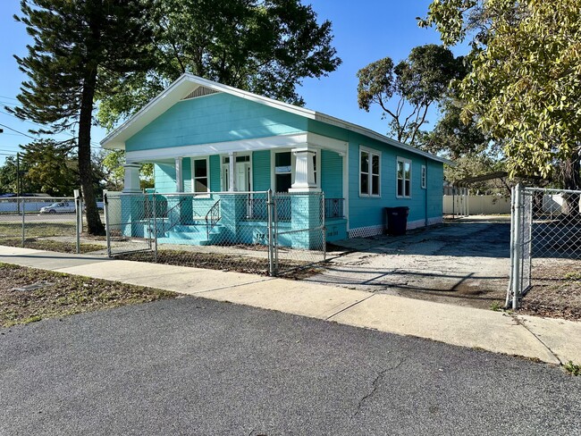 Building Photo - 1504 E 33rd Ave