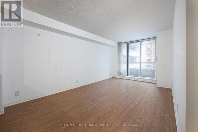 Photo du bâtiment - 245 Davisville Ave