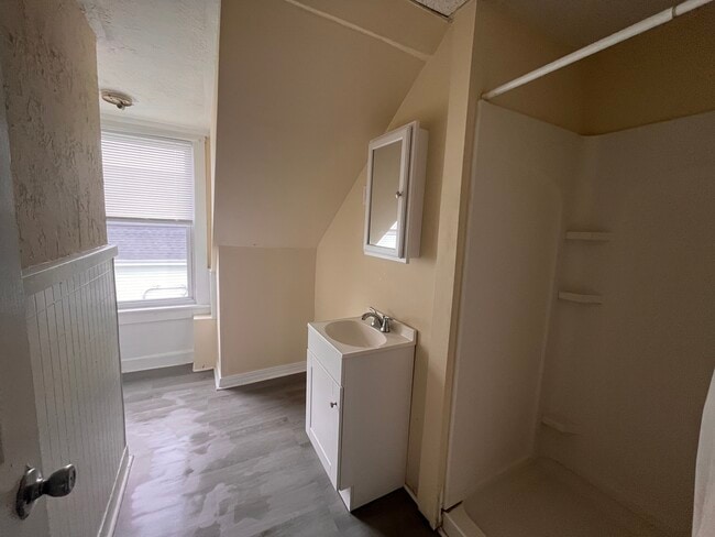Building Photo - 271 Elm St