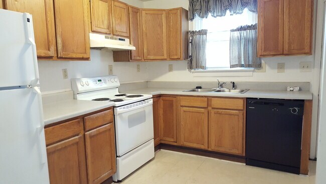 Building Photo - 3br, 2 bath 2 story house near ODU