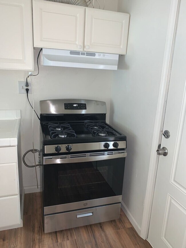 Foto del edificio - 124 W 8th St