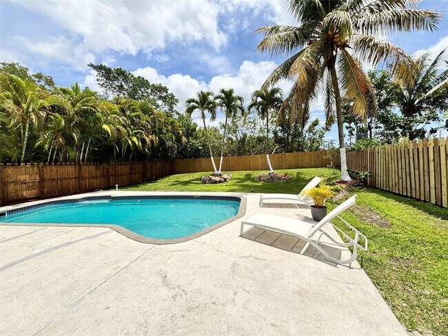 Building Photo - 2990 NW 68th Ave