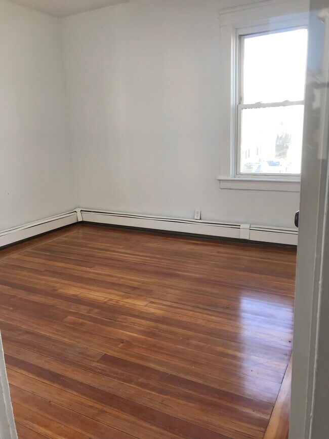 Building Photo - 20 Richter St